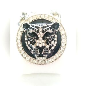 🍁3/ $12 Silver Tone Leopard Pendant with Rhinestones🍁